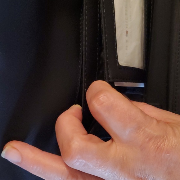 New in box authentic women's Tommy Hilfiger leather wallet - Picture 11 of 15